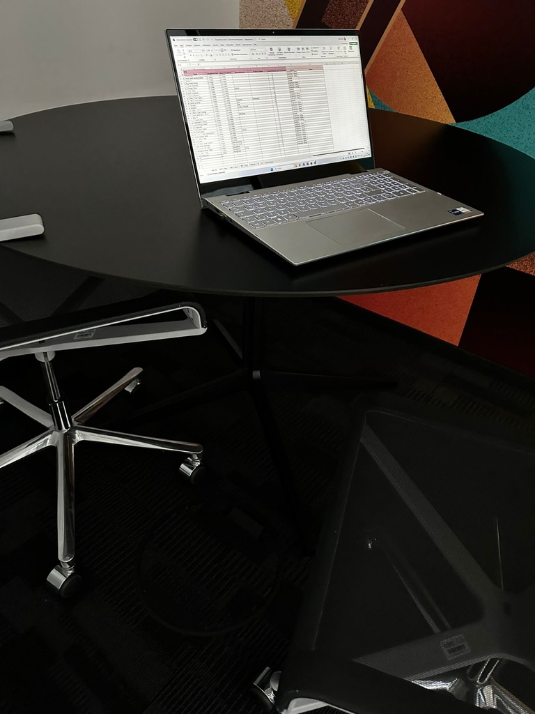 Table, black/round